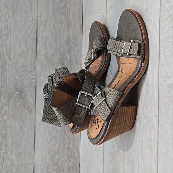 Sofft Women Manryn Snae Grey Leather Heels with Chunky Wooden Heel Sz 10M - Picture 4 of 11